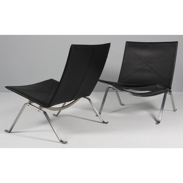 Black PK22 Lounge Chairs by Poul Kjærholm for Fritz Hansen, 2007, Set of 2 For Sale - Image 8 of 9