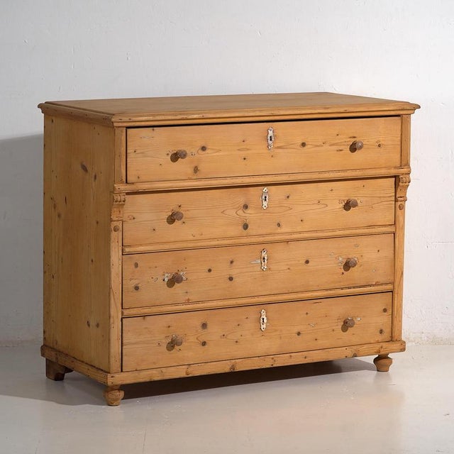 Antique Provençal style chest of drawers (c.1920) Dimensions: Length: 126 cm Depth: 60 cm Height: 101 cm Style: French...