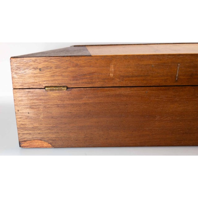 19th Century English or European Two-Tone Mahogany Satinwood Veneered Box For Sale - Image 15 of 17