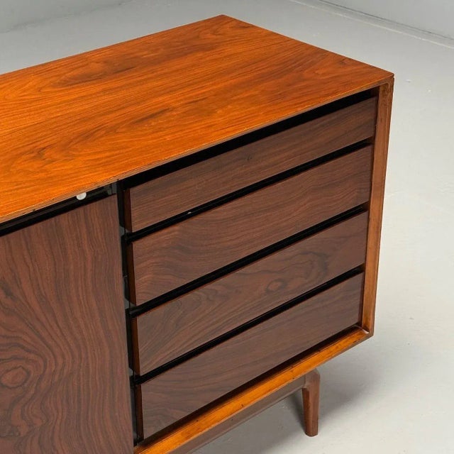 Brown American Mid-Century Modern, Dresser, Rosewood, Walnut, United States, 1950s For Sale - Image 8 of 12