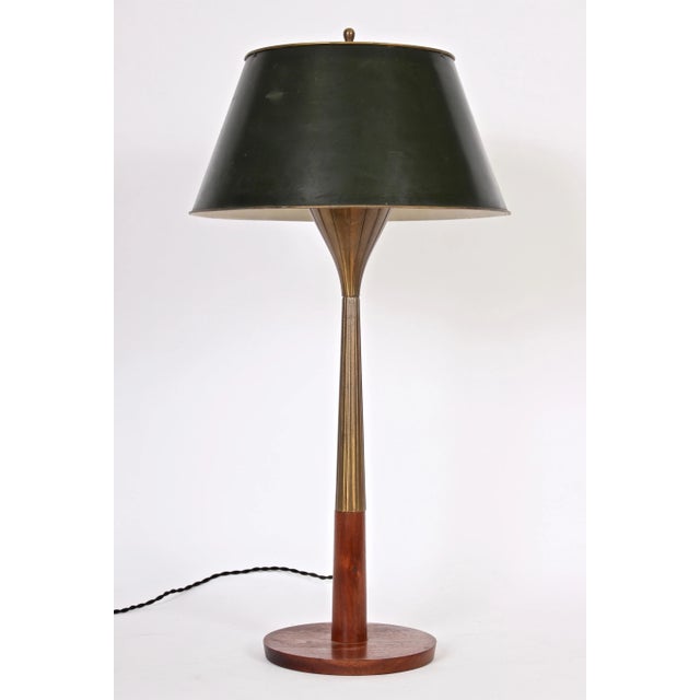 Mid-Century Modern Mid 20th Century Tall Gerald Thurston for Lightolier Radiating Brass & Walnut Table Lamp For Sale - Image 3 of 12