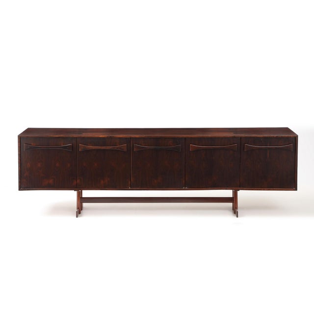 Novo Rumo Brazilian Modern Rosewood Credenza With Bow Design by Novo Rumo, Brazil, 1960s For Sale - Image 4 of 17
