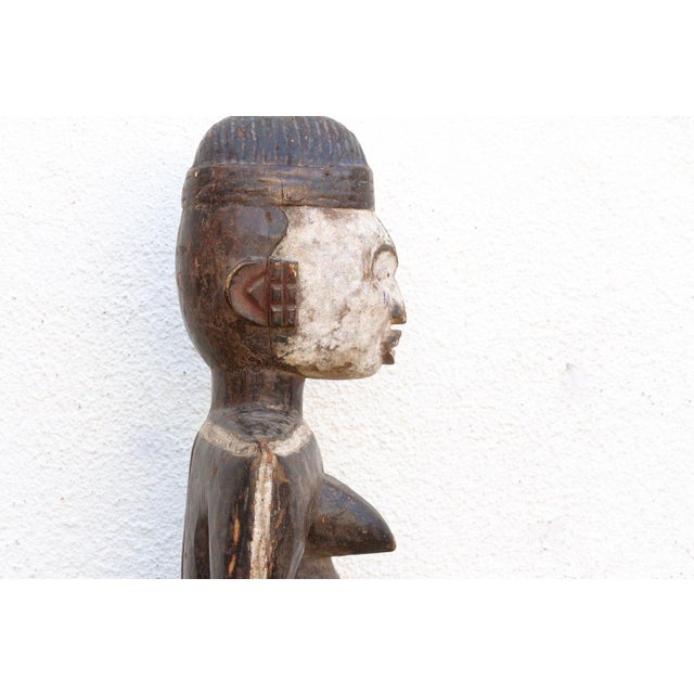 Wood Antique Painted Idoma Seated Female Figure For Sale - Image 7 of 8