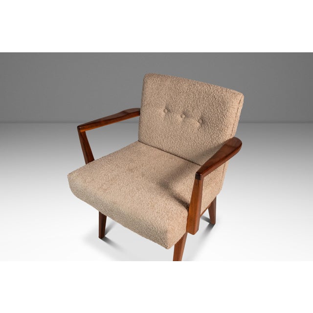 Rare Restored Mid-Century Modern Model C-108 Armchair in Walnut & Beige Bouclé Attributed to Jens Risom for Jens Risom Design, Usa, C. 1950s For Sale In Orlando - Image 6 of 18