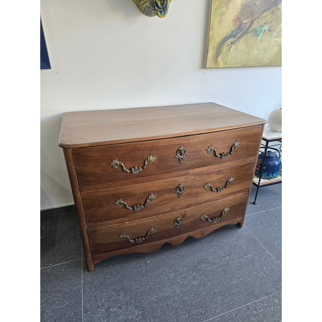 Early 18th Century Provincial Chest of Drawers in Walnut, 1730 For Sale - Image 5 of 18