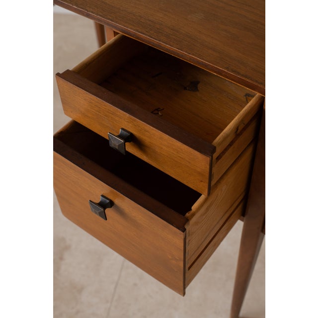 1950s Attributed to Kipp Stewart Three Drawer Writing Desk for Glenn of Ca, Usa For Sale - Image 9 of 9
