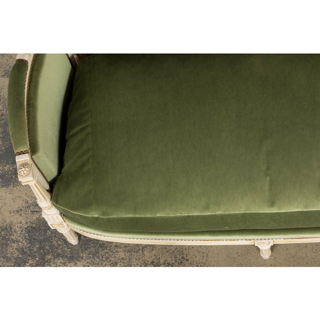French Louis XVI Style Painted Canapé in Moss Green Velvet, Provence For Sale - Image 4 of 18