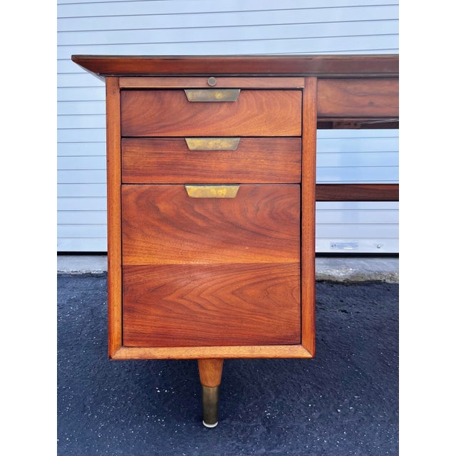 Brown Boomerang Executive Desk With Conference Corner | Mid Century Modern by William H Sullivan for Standard Furniture c.1950s For Sale - Image 8 of 18
