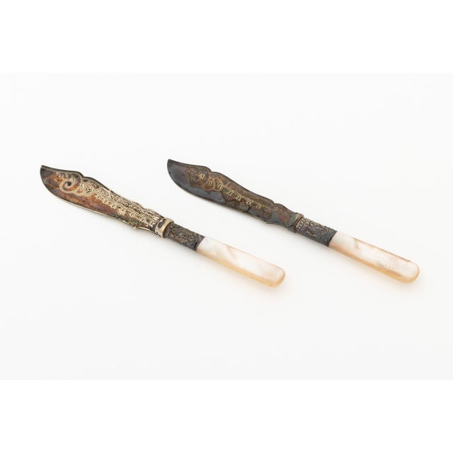 Pair of Victorian Silver Plate and Mother-of-Pearl Fish Knives For Sale - Image 4 of 13