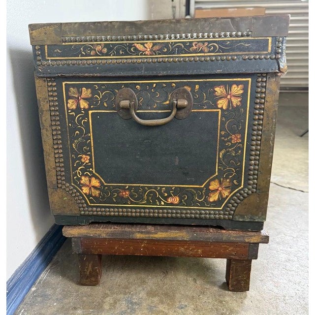 19th Century Hand-Painted American Immigrant Trunk For Sale - Image 13 of 17