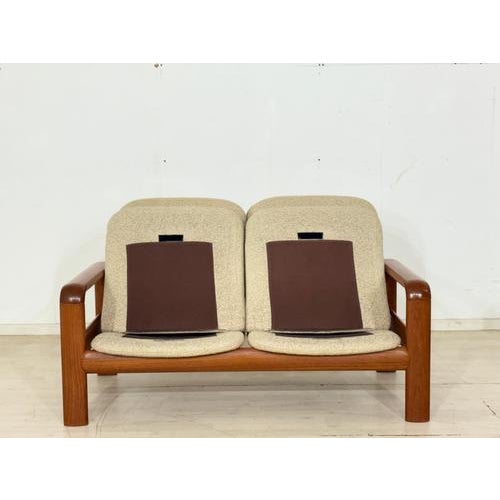 For sale is this beautiful vintage sofa from the Danish manufacturer Dyrlund. The frame is made of high-quality, solid...
