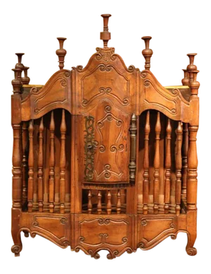 Early 19th Century French Louis XV Carved Walnut Panetière