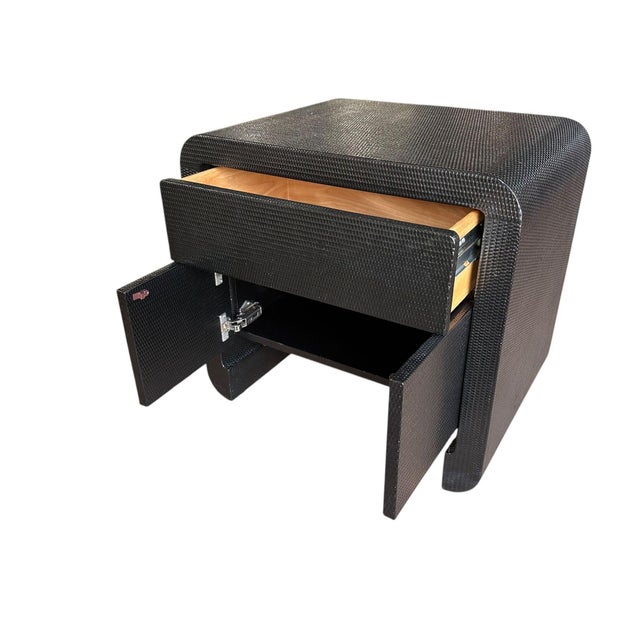 Karl Springer Grasscloth Nightstand/Side/End Table, 1980 For Sale In Chicago - Image 6 of 6