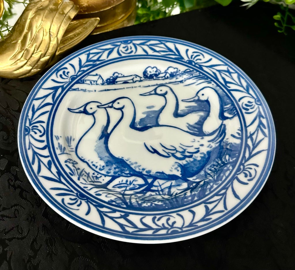 1980s Williams-Sonoma Brittany Blue & White Farm Scene Plates - 6