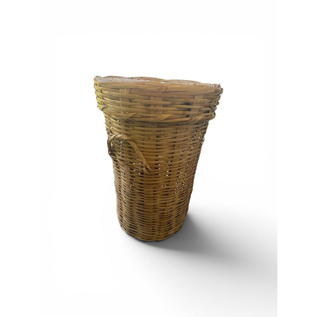 Beautiful lidded basket. One handle.