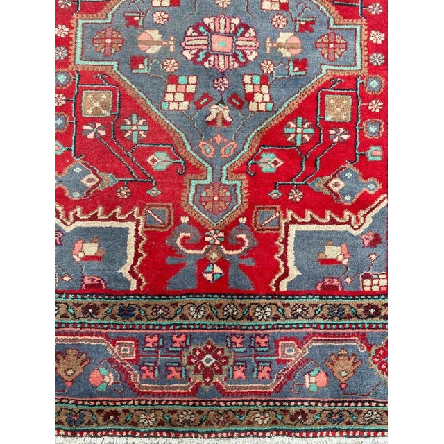 Beautiful early 20th century Malayer rug with a beautiful geometrical design and beautiful natural colors, entirely hand...
