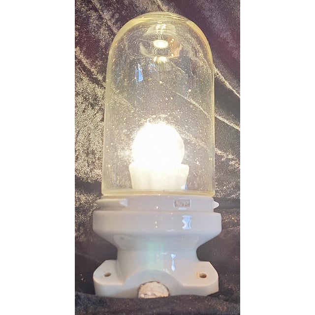 White Art Deco Wall Lamp with Porcelain Base and Teardrop-Shaped Glass Shade, 1930s For Sale - Image 8 of 9