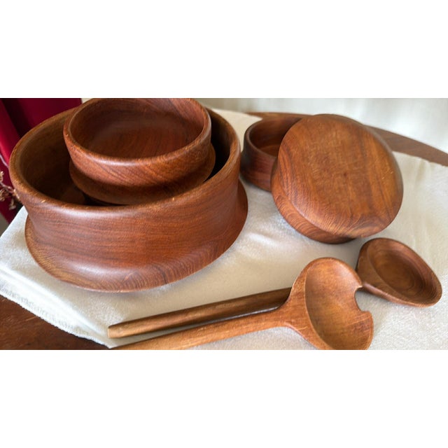 1960s MCM Scandinavian Style Wooden Salad Bowl Set**Cracks Noted/Decor Use Recommended** For Sale - Image 4 of 18