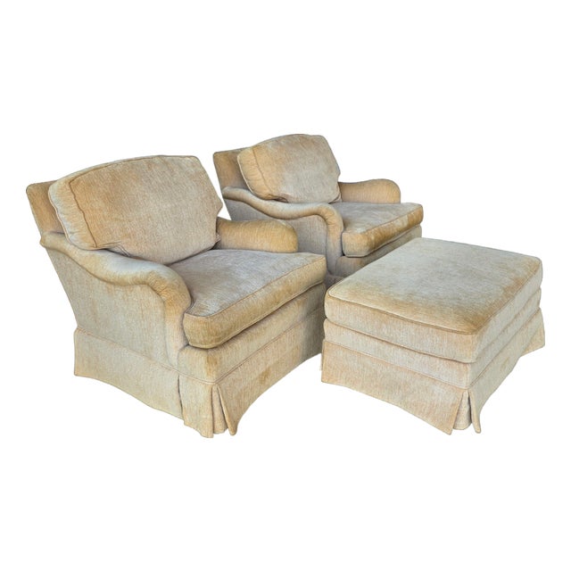 Pair of Henredon Custom Folio Collection English Roll-Arm Lounge Chairs With Matching Ottoman, Late 20th Century For Sale