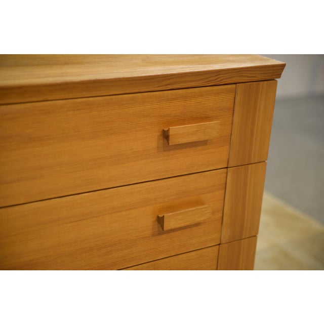 Pine Veneer Chest of Drawers, 1980s, in Very Good conditions. Designed 1980 to 1989