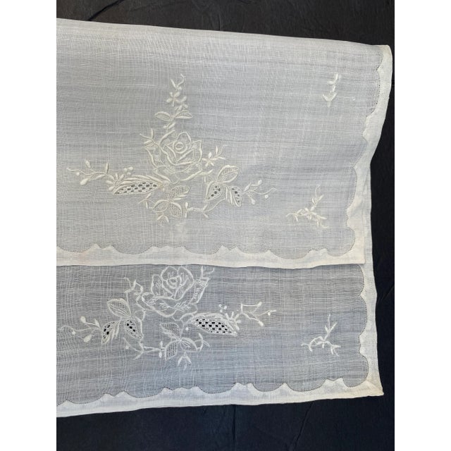 Vintage Linen Rose Embroidered Crochet Placemats- Set of 15 For Sale In Los Angeles - Image 6 of 12