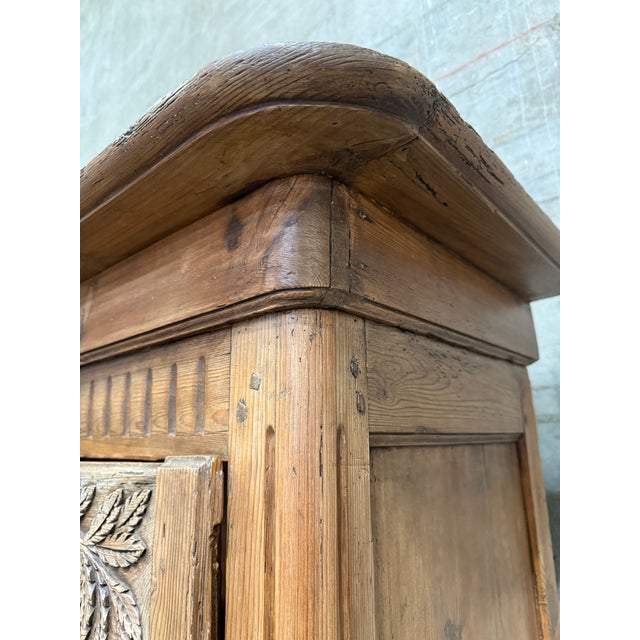 Antique 19th Century French Carved Pine Buffet Deux-Corps With Floral and Bird Motifs For Sale - Image 14 of 18
