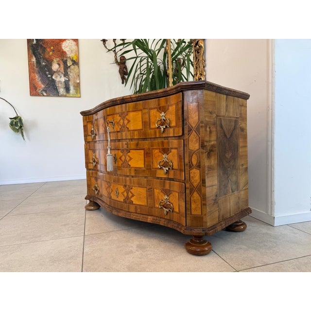 Baroque Chest of Drawers in Walnut Veneer For Sale - Image 5 of 18