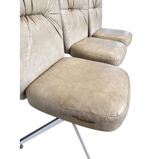 1970s Space Age Gathered Vinyl Swivel Dining Chairs—Set of 4 For Sale - Image 4 of 11