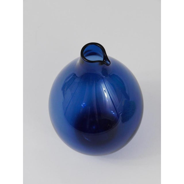 Blue Bird Bottle Glass Vase attributed to Timo Sarpaneva for Iittala, Finland, 1950s For Sale - Image 11 of 15