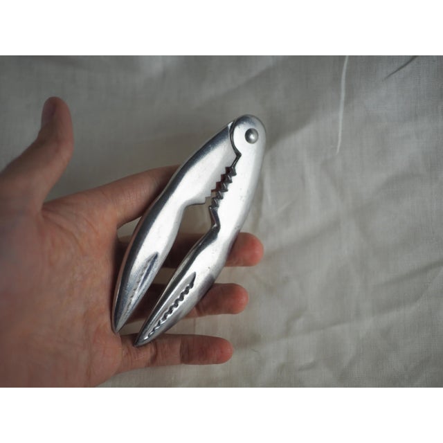 This vintage silverplate figural lobster cracker adds character to any bar cart. 5.7" high ; 2.8" wide. 122 g. 70s - 80s