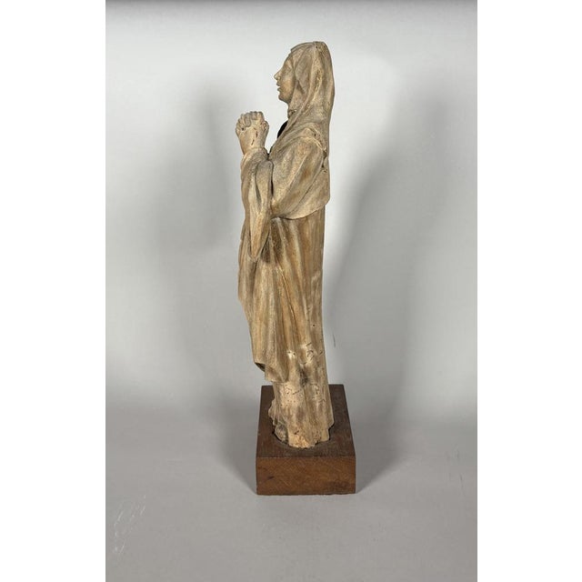 16th Century Wooden Sculpture of the Virgin Mary in Prayer For Sale - Image 3 of 9