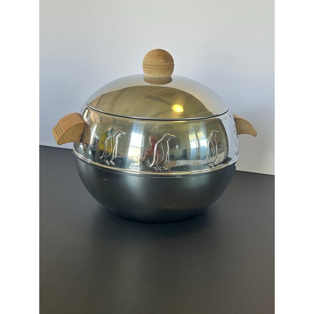 West Bend Vintage West Bend Penguin Hot & Cold Server Ice Bucket – Mid-Century Modern Chrome Barware With Wood Handles For Sale - Image 4 of 6