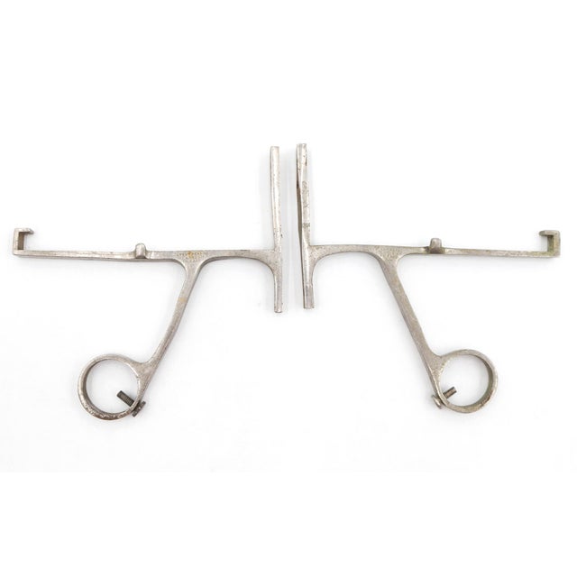 Vintage bathroom shelf and towel bar brackets made of nickel plated brass. The original mounting screws are not available....