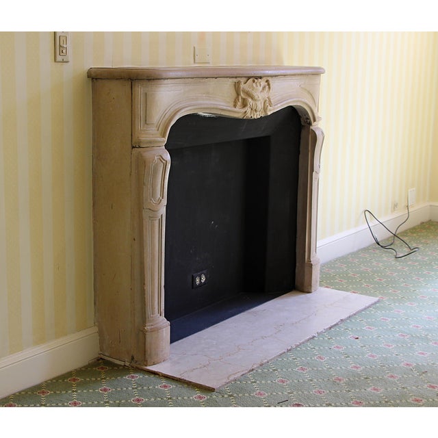 French Waldorf Astoria Louis XV French Limestone Mantel For Sale - Image 3 of 14