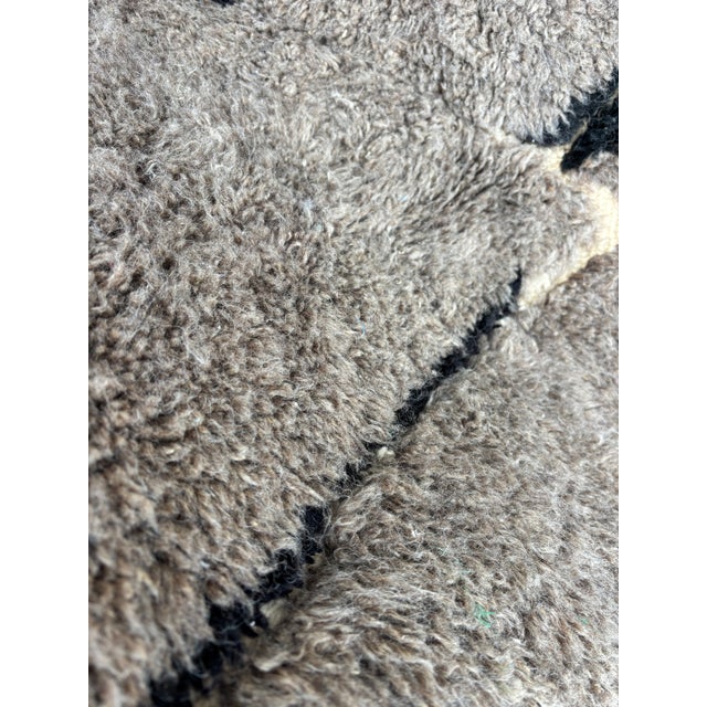 Mid-Century Modern Moroccan Beni Ouarain Rug 200x300 Cm Handmade Wool Berber Geometric Plush Carpet For Sale - Image 3 of 12
