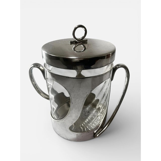 Beautiful Edwardian silver plated barrel in a cylindrical form with a pull off plain lid and looped handles.