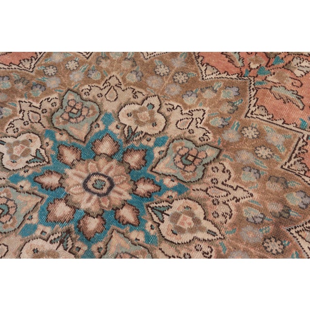 1980s Shabby Chic Persian Kashan Peach/Brown Wool Rug - 7'10'' X 11'0'' For Sale - Image 5 of 10