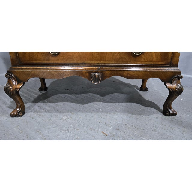 Queen Anne Walnut Chest of Drawers, 1920 For Sale - Image 3 of 11