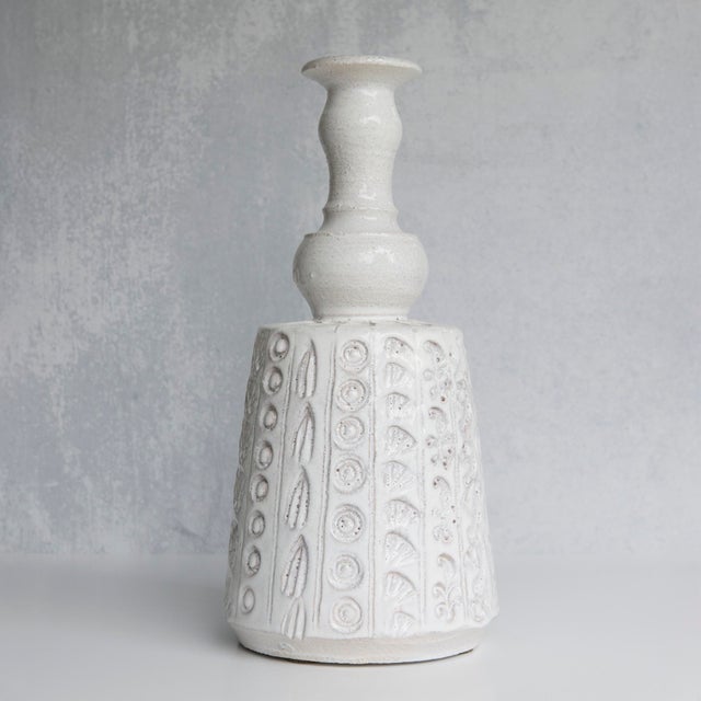 This vase by Julien Capron, grandson of renowned ceramist Roger Capron, carries forward a legacy of French artistry. Its...