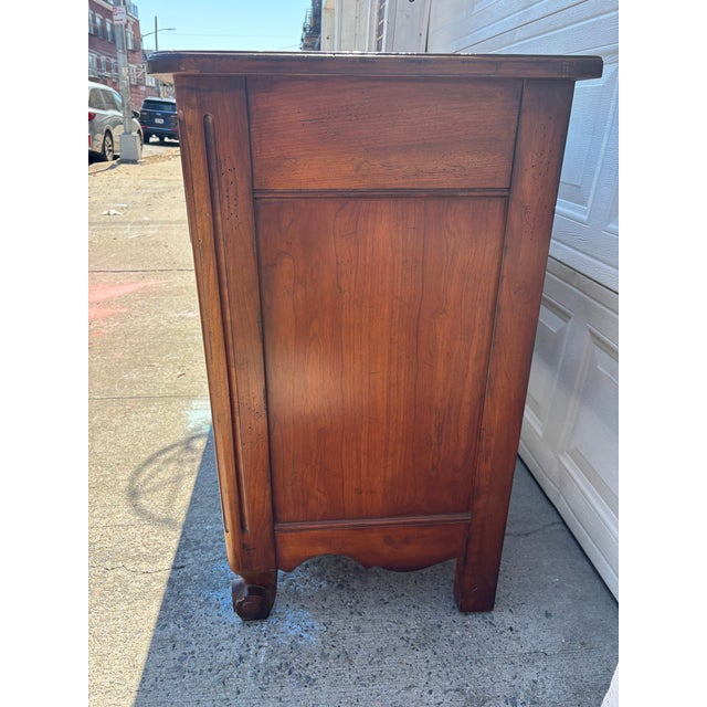 We have a beautiful vintage Drexel Heritage French Provincial sideboard for sale. This gorgeous piece features classic...