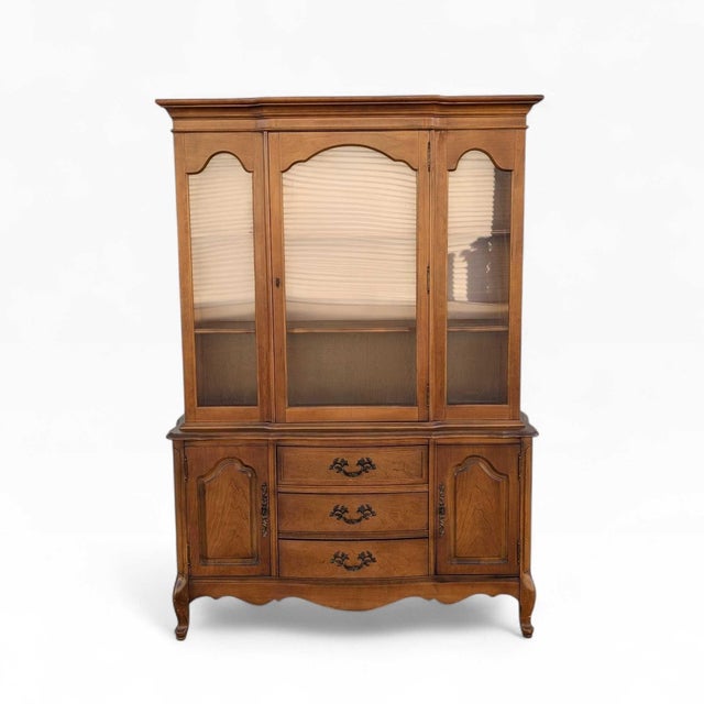 Late 20th Century Late 20th Century Queen Anne Style Wood and Glass China Hutch Cabinet For Sale - Image 5 of 18