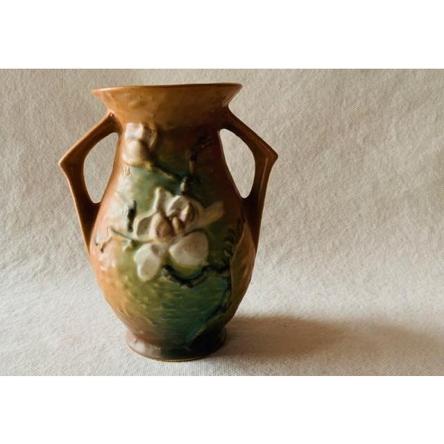 Roseville Pottery 1930s Roseville Magnolia Vase - East Hampton Diplomat Estate For Sale - Image 4 of 9