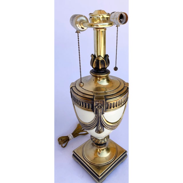 Hollywood Regency Vintage Hollywood Regency, Empire, Neoclassical Cream Enamel & Brass Urn Table Lamp For Sale - Image 3 of 10