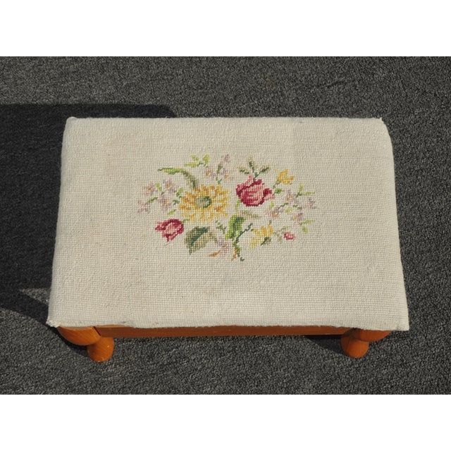 1970s Vintage French Provincial Off White Floral Tapestry Needlepoint Footstool Bench For Sale - Image 5 of 12
