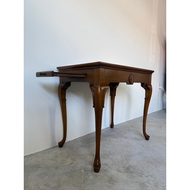 1970s Vintage Mahogany Queen Anne Style Shell-Carved Side Table With Pull-Out Trays For Sale - Image 5 of 14