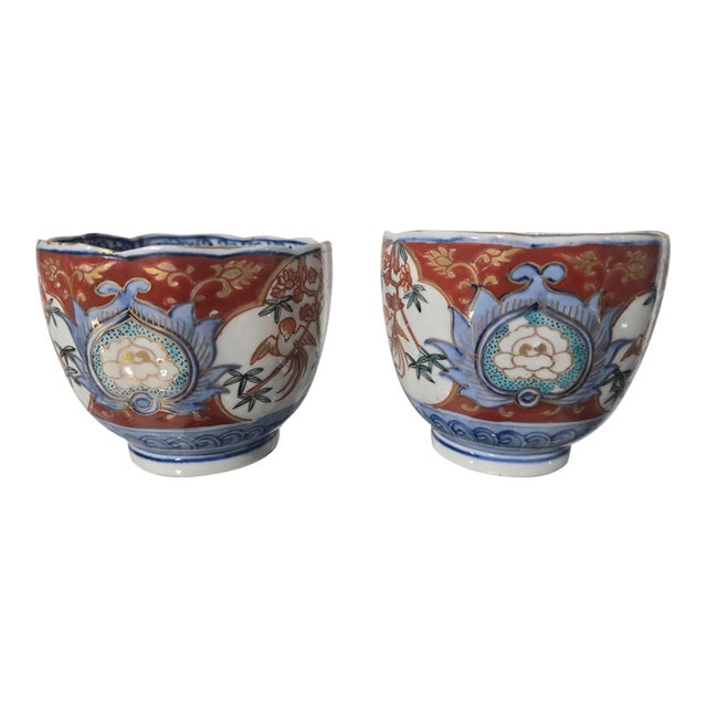 Pair of Antique Japanese Kutani Imari Porcelain Tea Cups 19th C Hand-Painted Pheasant Mint For Sale