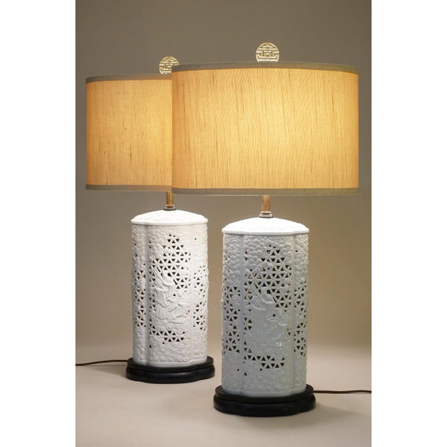 Hollywood Regency 1960s Matched Pair Blanc De Chine Hollywood Regency Asian Modern Porcelain Seyei Fine China Wood Table Lamps W/ Linen Shades - a Pair For Sale - Image 3 of 14