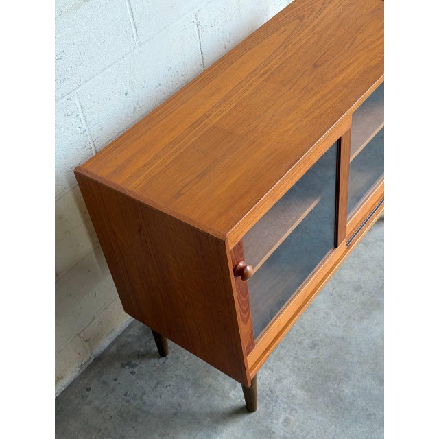 1960s Vintage Danish Teak Display Cabinet With Sliding Glass Doors 1960s For Sale - Image 5 of 10