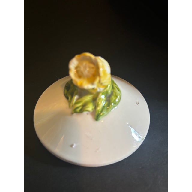 Ceramic Rare 1960s Lefton Cabbage Leaf Ceramic Canister in Excellent Condition For Sale - Image 7 of 8