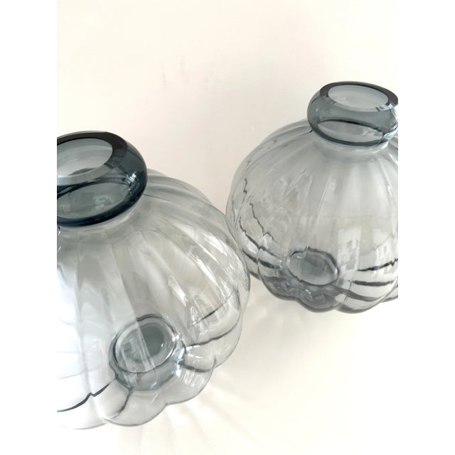 2020s Pair of Louise Rose Balloon Vase 01 Glass in Blue For Sale - Image 5 of 5